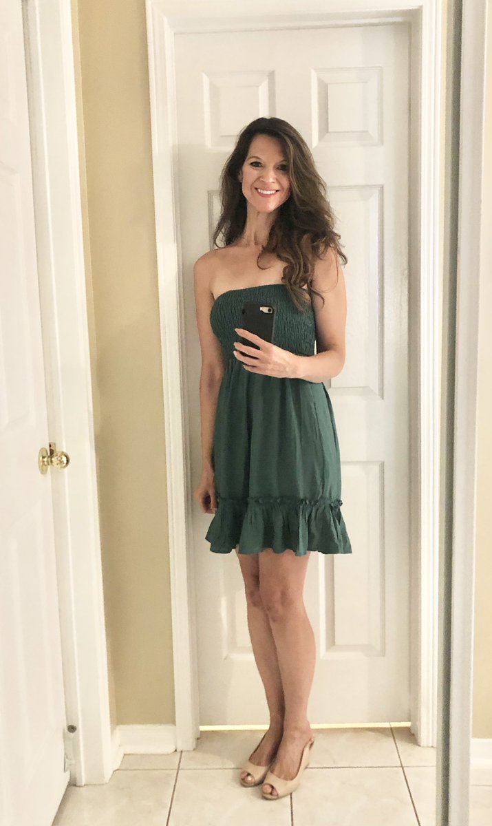 melanie_korach's tweet photo. Someone stopped me today & said, “That’s such a pretty dress. Too bad it’s green. Definitely NOT your colour.” I said thank you & walked away. I’ve always loved green. I feel good wearing it & it reminds me of Ireland which is on my bucket list to visit. Be kind. #StarfishClub https://t.co/dqniL3NZyN