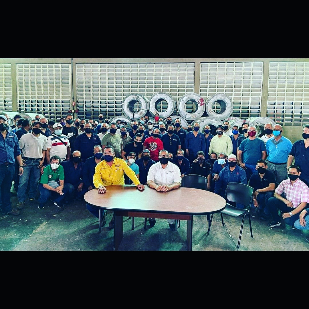 JoseCancinez's tweet photo. @NicolasMaduro 
@delcyrodriguezv 
@TarekWiliamSaab 
@dcabellor 
@rafaellacava10 
#lamigaltrabajadores  Sr. Presidente Nicolas Maduro no permita que el patron cierre esta empresa LAMIGAL alegando n tener materia prima para trabajar los trabajadores pedimos que nos ayude presidente https://t.co/MRqvramlDo