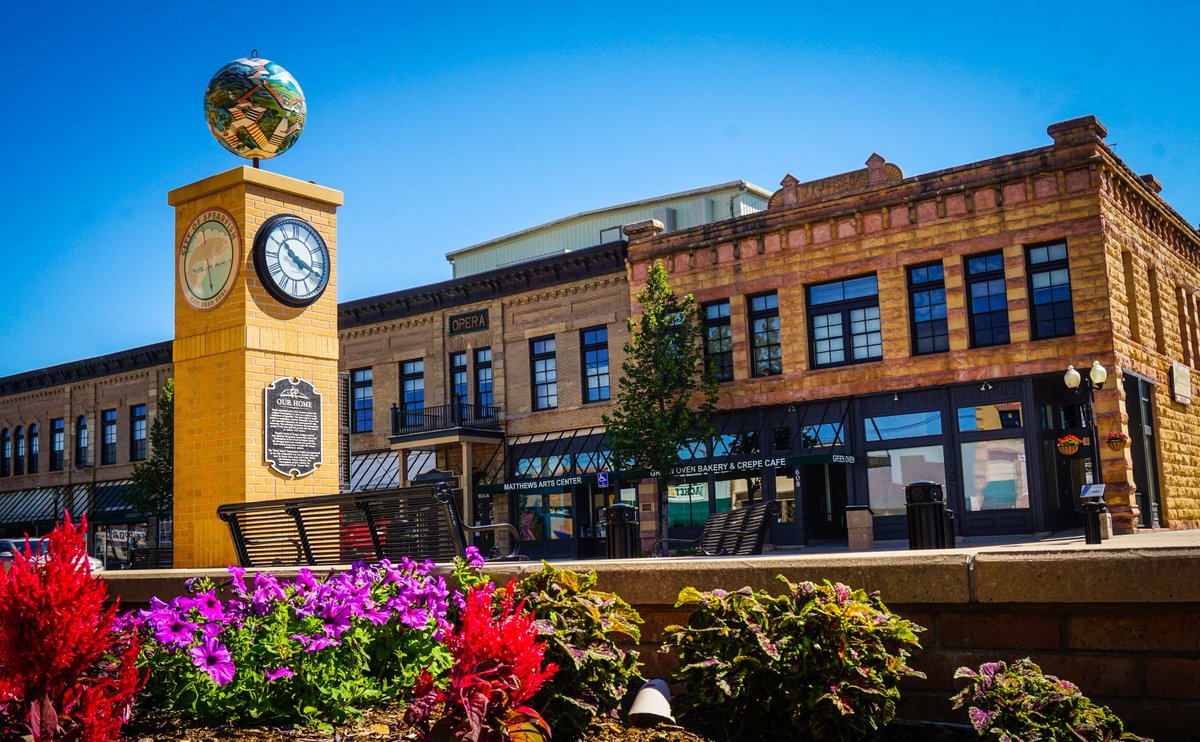 🌲Did you know that the current day Visitor Information Center in Spearfish used to be the Bank of Spearfish? This blog will take you on walking tour to see what history Spearfish held in 1876!
visitspearfish.com/.../a-walking-…...
-
#discoverblackhills #hifromsd #walkingtour #downtown