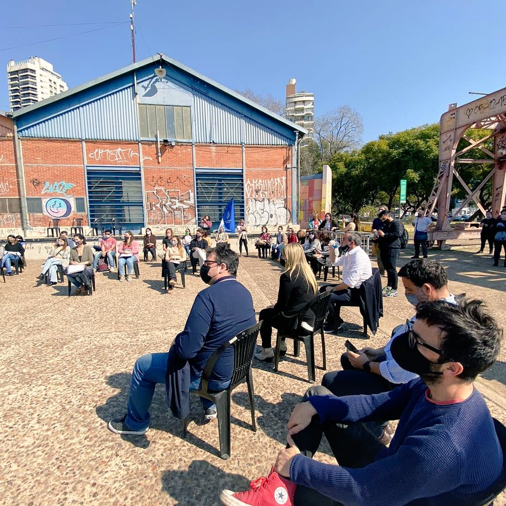 sebachale's tweet photo. 👉No estar solas ni solos a la hora de #emprender, encontrar en el Estado las herramientas y el acompañamiento para transformar una idea en emprendimiento. Eso es #Impulsarte. 💪Hoy entregamos un estímulo para emprendimientos con esa premisa: hacer crecer el empleo joven https://t.co/5nfYE2oiDy