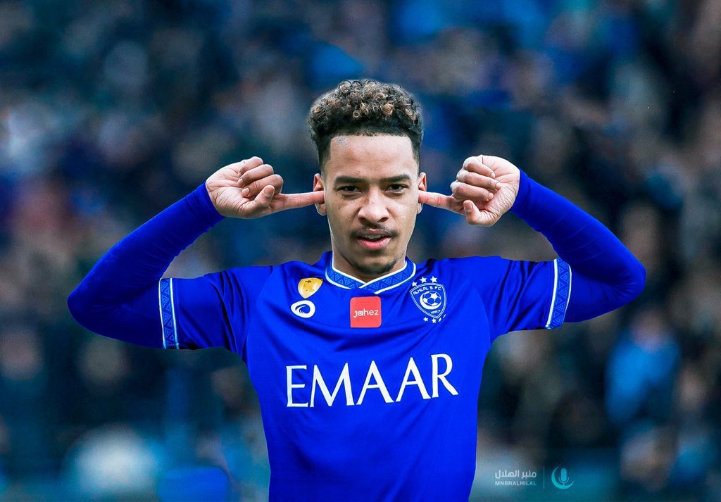 iTHr24's tweet image. #بريرا_ممنوع_من_اللعب

خلونا نحسمها : من الافضل 
 تاليسكا 🔄
بريرا ❤️