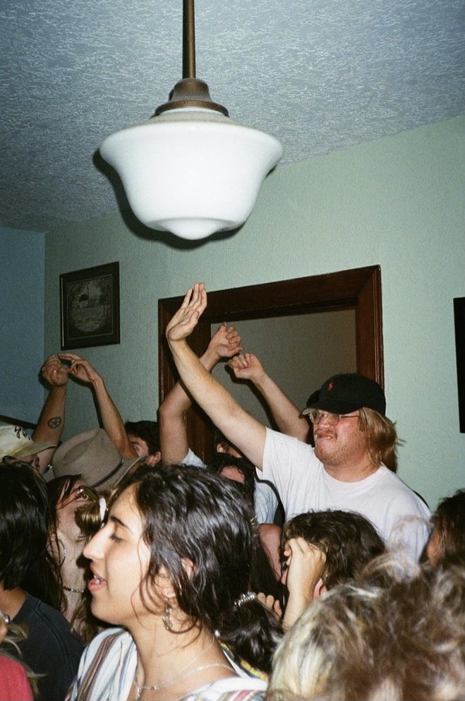 SEDRBASE's tweet image. The weekly Bum Radio with Jensus Christ is back with episode 003, now streaming on the site 📀📡🛰

sedr.space/programs/bum-r…