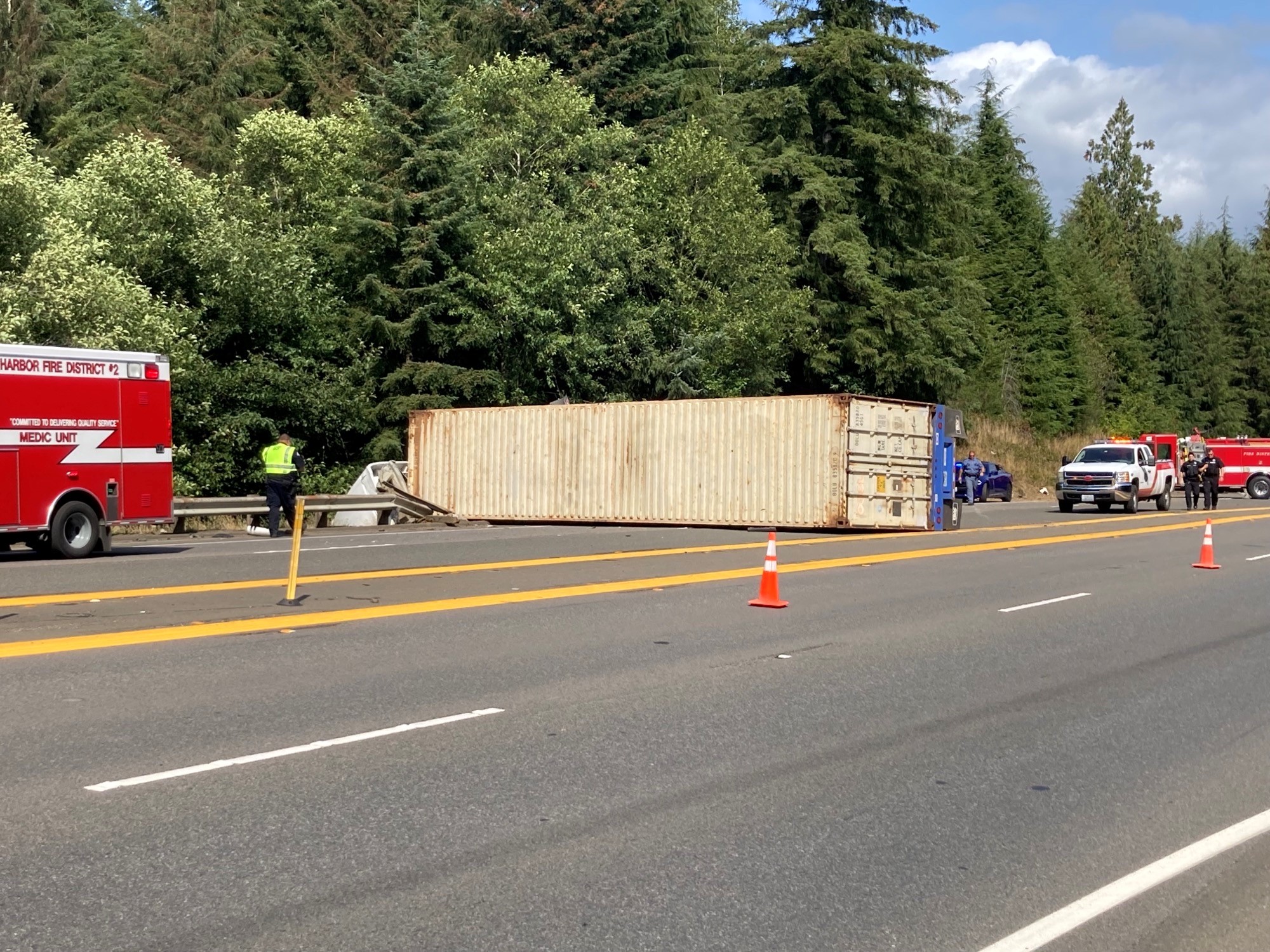 First responders are on scene westbound US 12 approaching Aberdeen at milepost 6.4. All westbound lanes are blocked. This may take a while to reopen. https://t.co/CacFAHPsTi