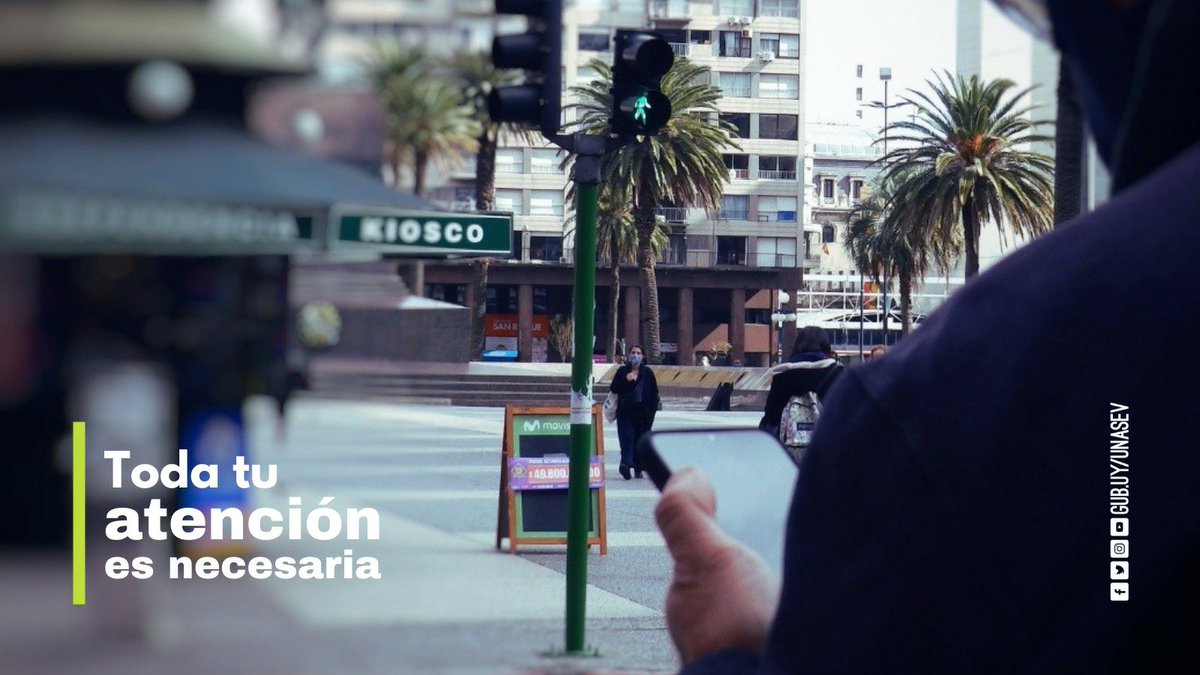 UNASEV's tweet photo. 📢 En el tránsito es necesario poner todos tus sentidos ahí. Caminando o listo para cruzar una calle, lo óptimo es no distraerse con el celular u otros dispositivos. Hacerlo quita tu atención del entorno poniéndote en riesgo.
#serpeatón #SeguridadVial #díadelpeatón https://t.co/nYdPMKg8Yn