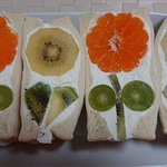 かみさんと娘(小5)がフルーツサンドを作った pic.twitter.com/osYtfsLcFE