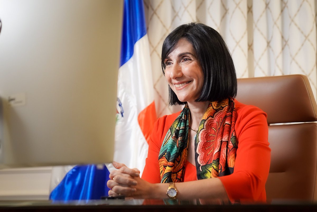 Cuánta alegría siento de ser parte de momentos especiales como este y de poder brindarle algunas  palabras de motivación a todo el personal del <a href="/INAIPIRD/">INAIPIRD🇩🇴</a>, los CAIPI y CAIFI. Mis felicitaciones por su gran labor en este primer año. 

Todo mi cariño y respeto para doña Manola.