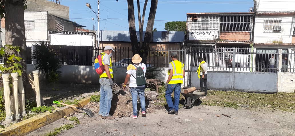 nael1976's tweet photo. @RafaelGirardot buenas tardes comando Rafael la cuadrilla de la coromoto activa https://t.co/AuEgxYfQ5t