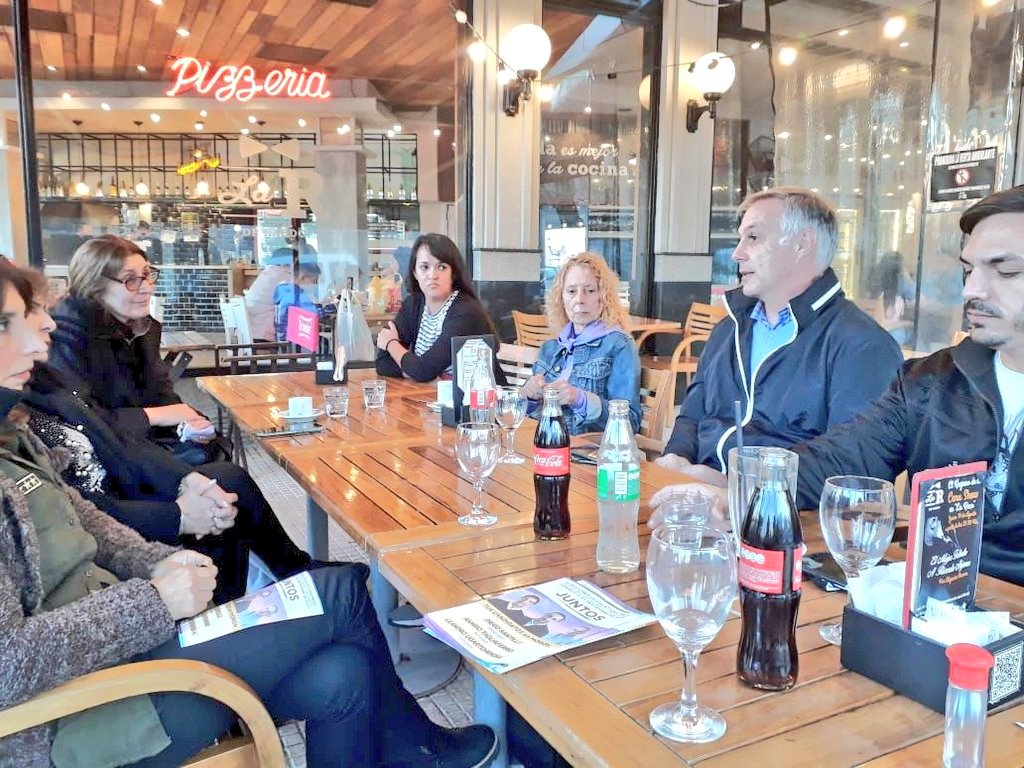 Con mujeres en Haedo

Junto a <a href="/LeaUgartemendia/">Leandro Ugartemendia</a> y <a href="/paulamonesruiz/">Paula Mones Ruiz</a> nos reunimos con vecinas en Haedo.

Vamos por evitar mayorías automáticas, en un voto estratégico por la República.

#EsJuntos <a href="/rctagliaferro/">Ramiro Tagliaferro</a>