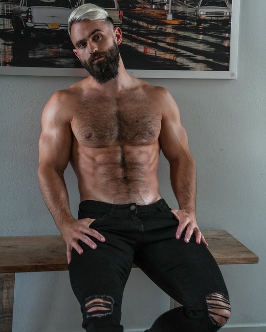 "Keep your mind on the money and trust no bi***" https://t.co/7hs9NDeplm<a href="/tag/muscleworship"class="tags"><span>#muscleworship</span></a><a href="/tag/musclebottom"class="tags"><span>#musclebottom</span></a><a href="/tag/musclegod"class="tags"><span>#musclegod</span></a><a href="/tag/musc"class="tags"><span>#musc</span></a>