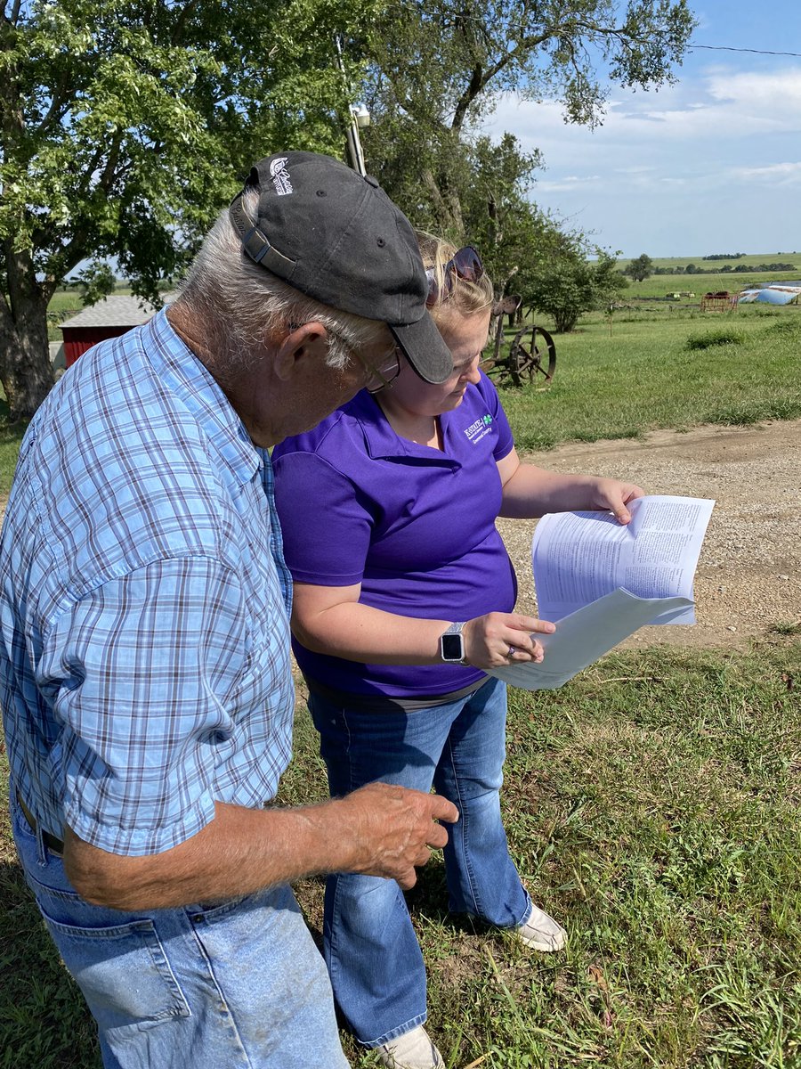 PedreiraBC's tweet photo. Worms 🐛 are causing damage in alfalfa’s fields in SE Kansas. Today’s visit was with Lindsay Bulk Shorter/ K-State Research and Extension - Greenwood County.

@KStateRE @KStateAgron https://t.co/4OFzNXG6Ci
