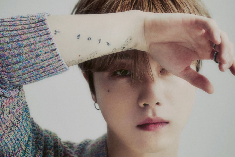 soompi's tweet photo. #iKON's #Jinhwan Shares Plans For Group Comeback And Hopes To Release Solo Album One Day 
https://t.co/qQOQd0fSoj https://t.co/fl66Ti2mYL