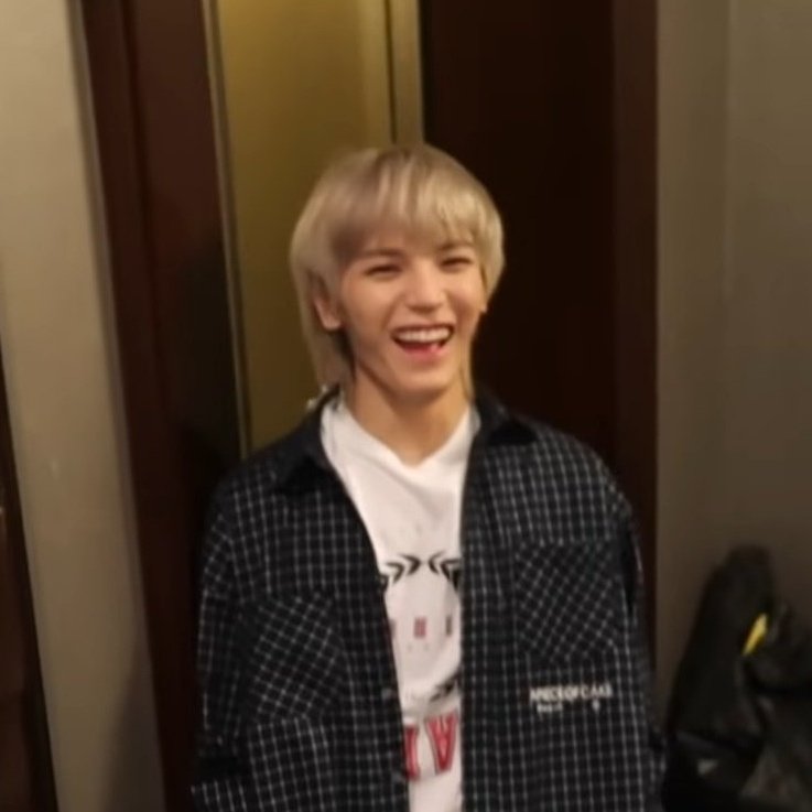 look at lee taeyong, our little dragon cub