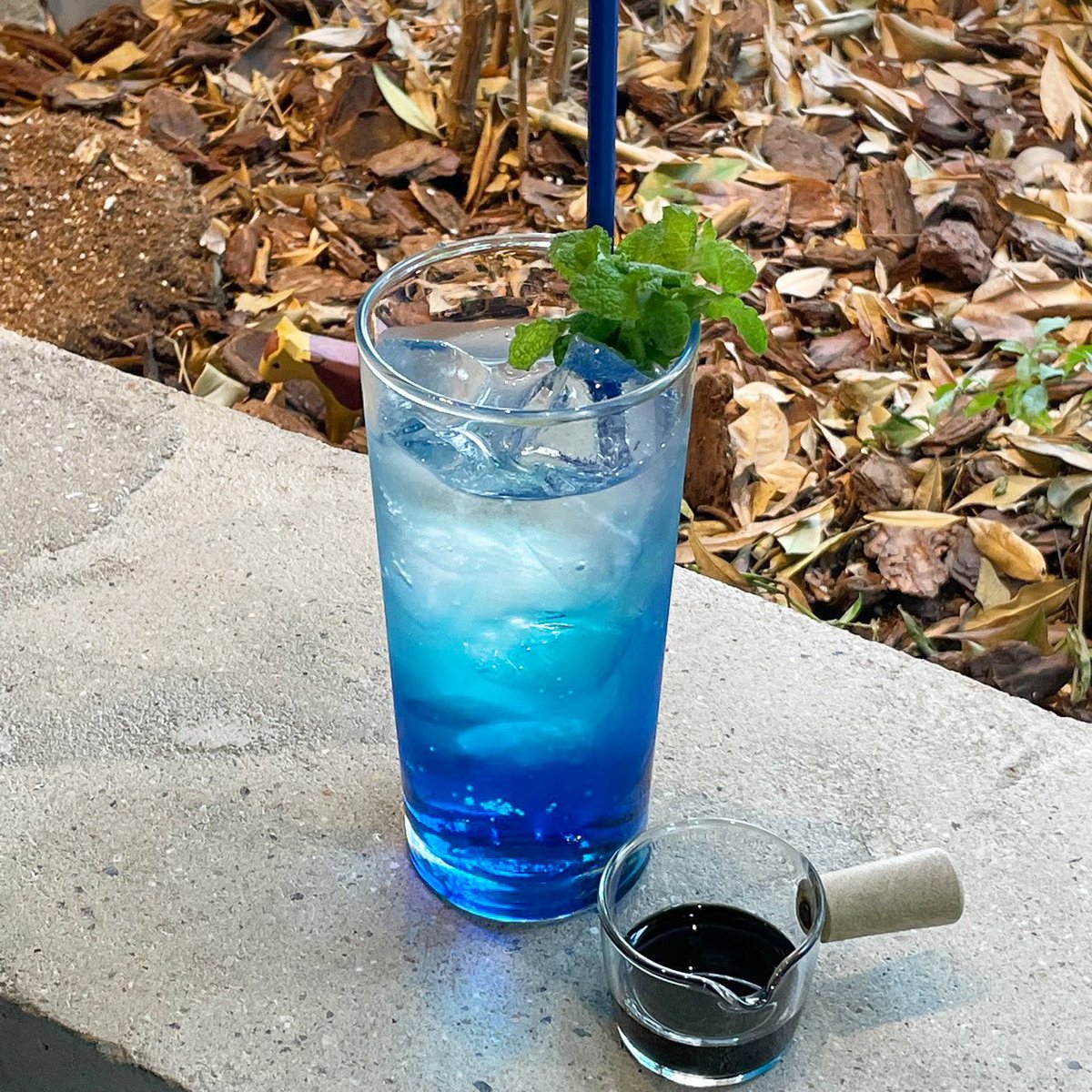 osechill_1's tweet photo. 🏖 Let's beat the heat ! 
Osechill - Signature Black

#시그니처블랙 #signitureblack
#오색칠 #오색칠카페 #Osechill #Osechillcafe https://t.co/zXMAFzLG5l
