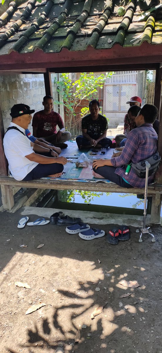 SBudi21's tweet photo. Rabu 18/08, Setiobudi, Luhkan Lombok Timur, di Pokdakan Anggur, Ds. Masbagik UB, dampingi Petani krjasama dg ecichery pakan, kolm air tnang sbanyak 4 orang agt, luas 1600m2, 
#GiatLuhkanSatminkalGONDOL
#LomTim 
@brsdm_kp
@puslatluhkp
@lapregiwati
@RISET_GONDOL
@Luhkan_Lotim https://t.co/DAJScMWgsk