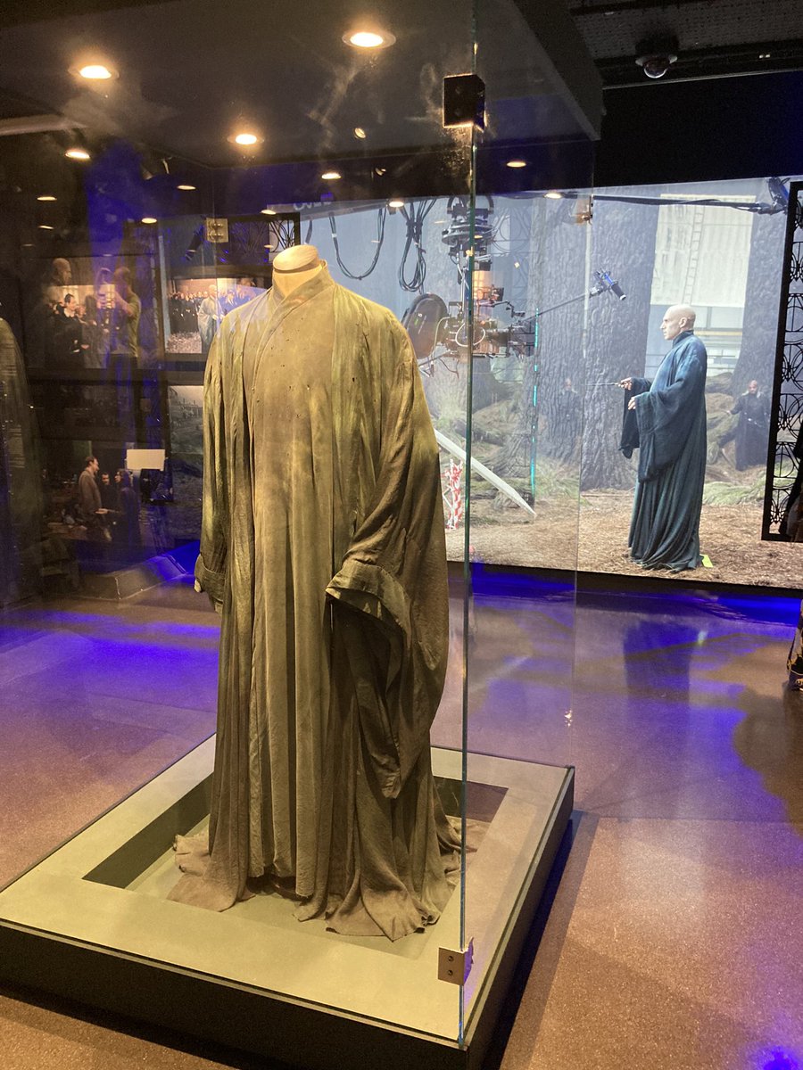 _RebeccaFoy's tweet photo. Great visit to the @HPOnLocation photographic exhibition @ldnfilmmuseum despite bringing muggle boss @IainStanden ๐
FoH staff sensationalโฆ #jobenvy https://t.co/ShUQfTX9Wk