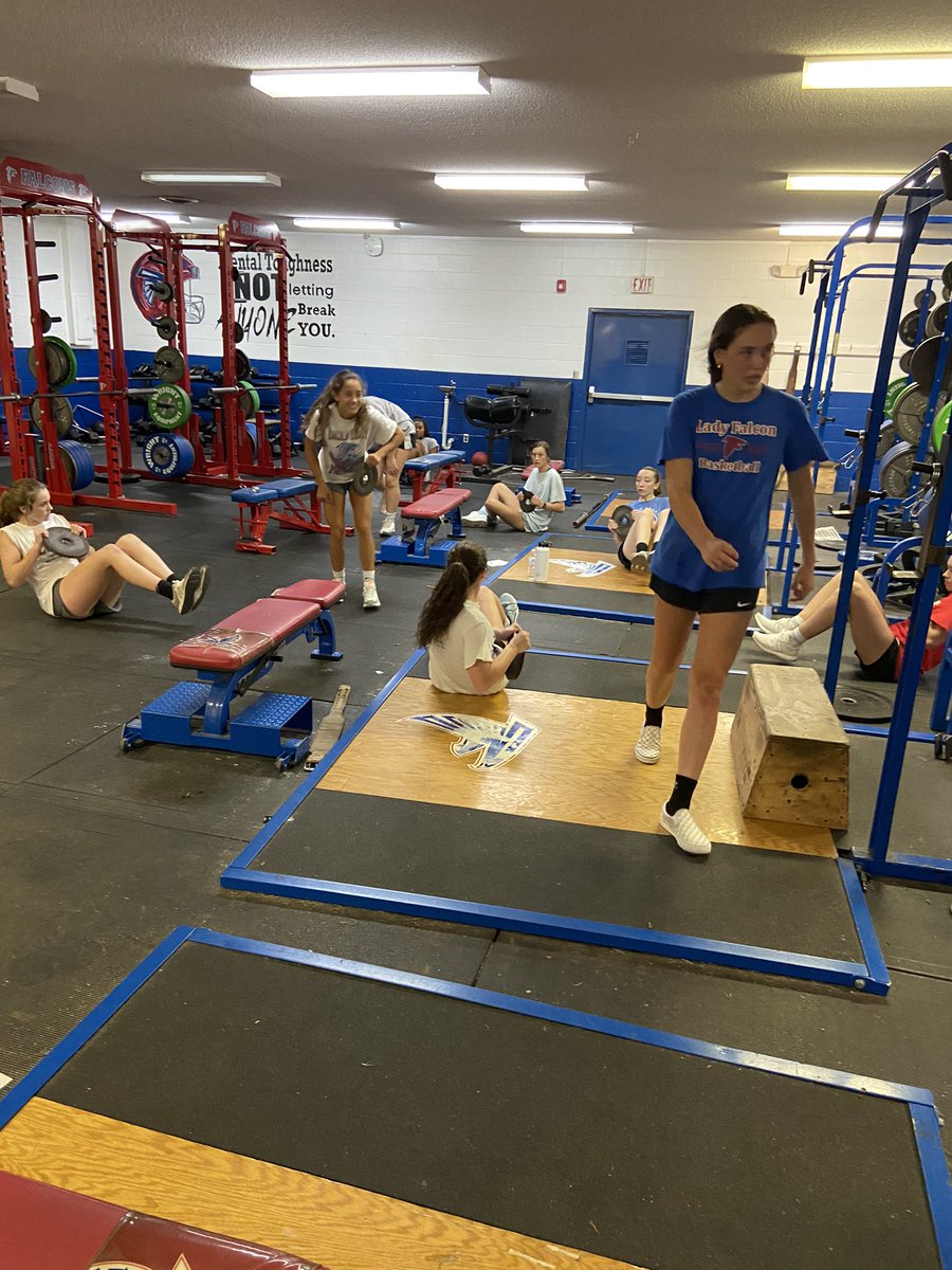 Working hard in the weight room!! ⛹️‍♀️🏋️