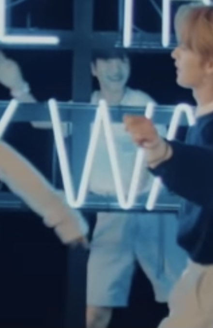 Seungmin what are you doing there ? #TheView #StrayKids #NOEASY  #Seungmin