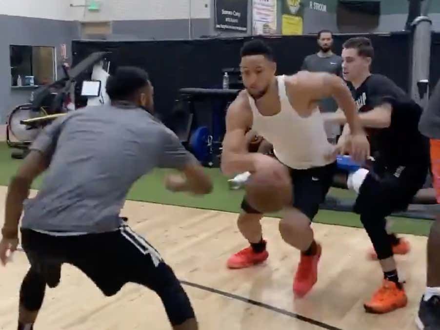 barstoolsports's tweet photo. While The Sixers Are Handing Out Supermax Extensions, They Need To Sign These Random YMCA Dudes Playing Defense On Ben Simmons https://t.co/G08hRoT3AH https://t.co/fvjcgzpsgh