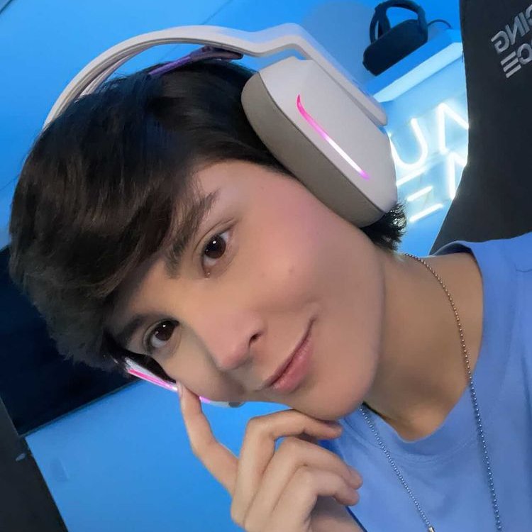 LauGamerCO's tweet photo. Ya estoy en stream, vienes?
Saludaré a las personas que me estén apoyando con RTs, guapes!

https://t.co/aW8OWfre8Q https://t.co/8cWDd8gtW9