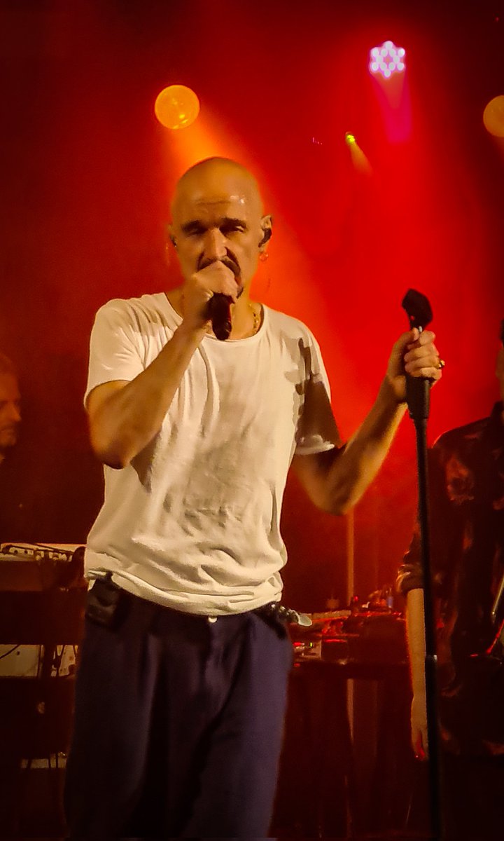 TimSimpkins's tweet image. A two year wait to see your lifelong favourite band, is a long time, but @wearejames @andydiagram @RealTimBooth made it a very special return. Thank you so much. 😀