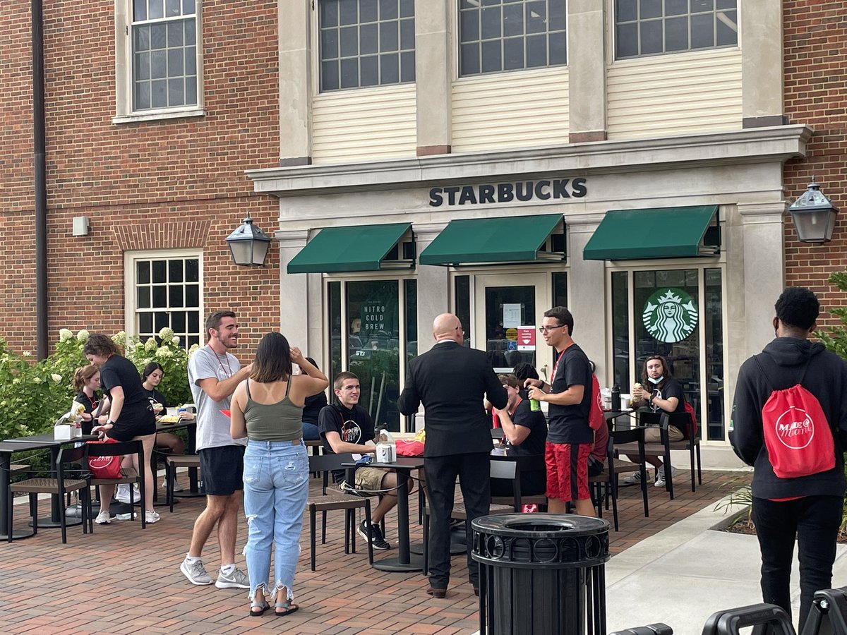ProfJasonLane's tweet photo. What a fun day welcoming some of our newest students to the @miamiuniversity campus! Kudos to the @MiamiOH_Global and #MadeAtMiami teams for great events! #LargestClassEver #BackOnCampus #MoveInMiami https://t.co/lNLrPtesF8