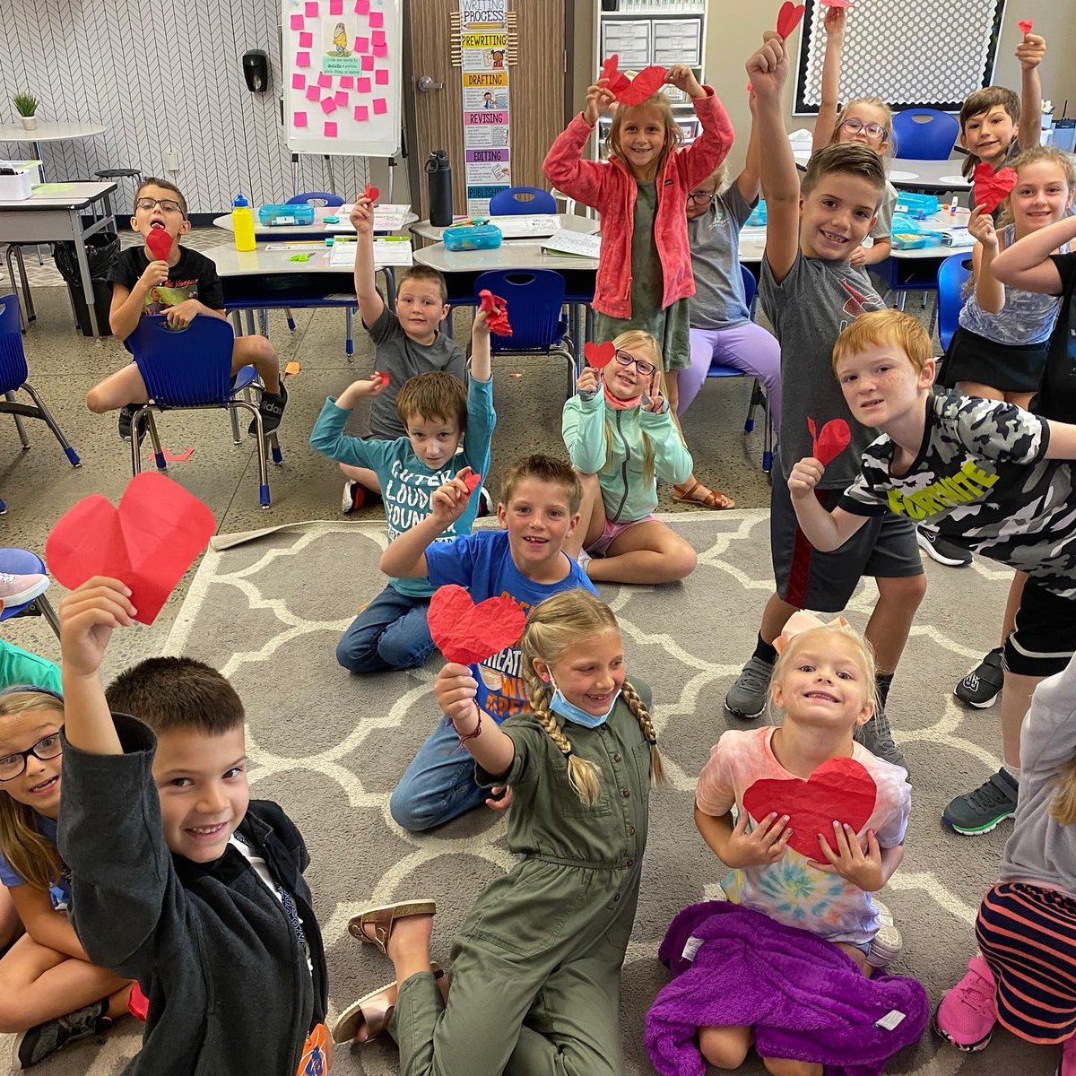 Springhillbrier's tweet photo. Mrs. Murphy’s second graders have been busy busy busy this week already using descriptive language for locations around the school building, Chrysanthemum’s wrinkled heart activity, and an engineering team building challenge! ❤️ #sesstandout #greenbrierproud https://t.co/xHhzzjdLJR