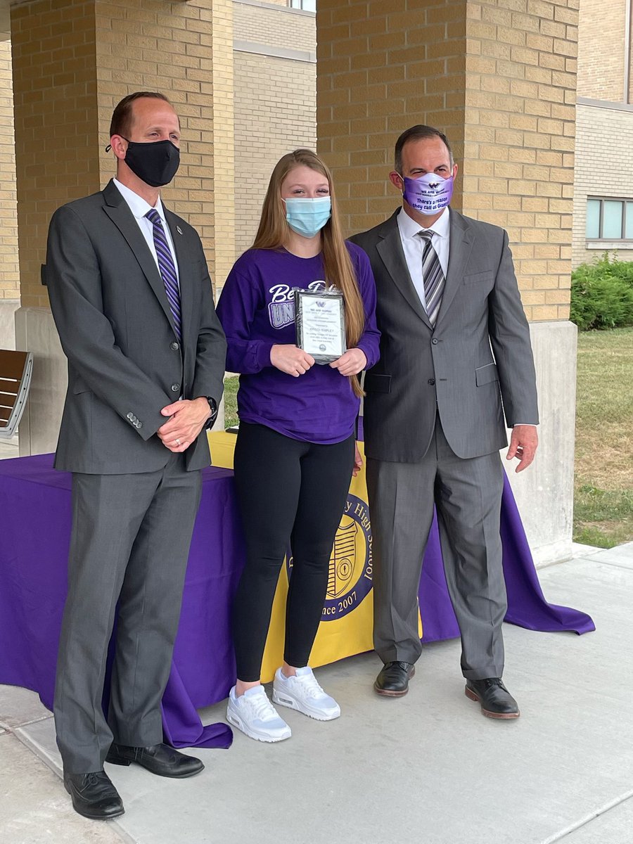 WayneTwpSuper's tweet photo. Tonight was an epiphany. The drive-thru straight A ceremony is so powerful for families. Thanks @DrLizzWalters for capturing these amazing moments @BDU_Scholars! #wearewayne https://t.co/199Tr0nXDs