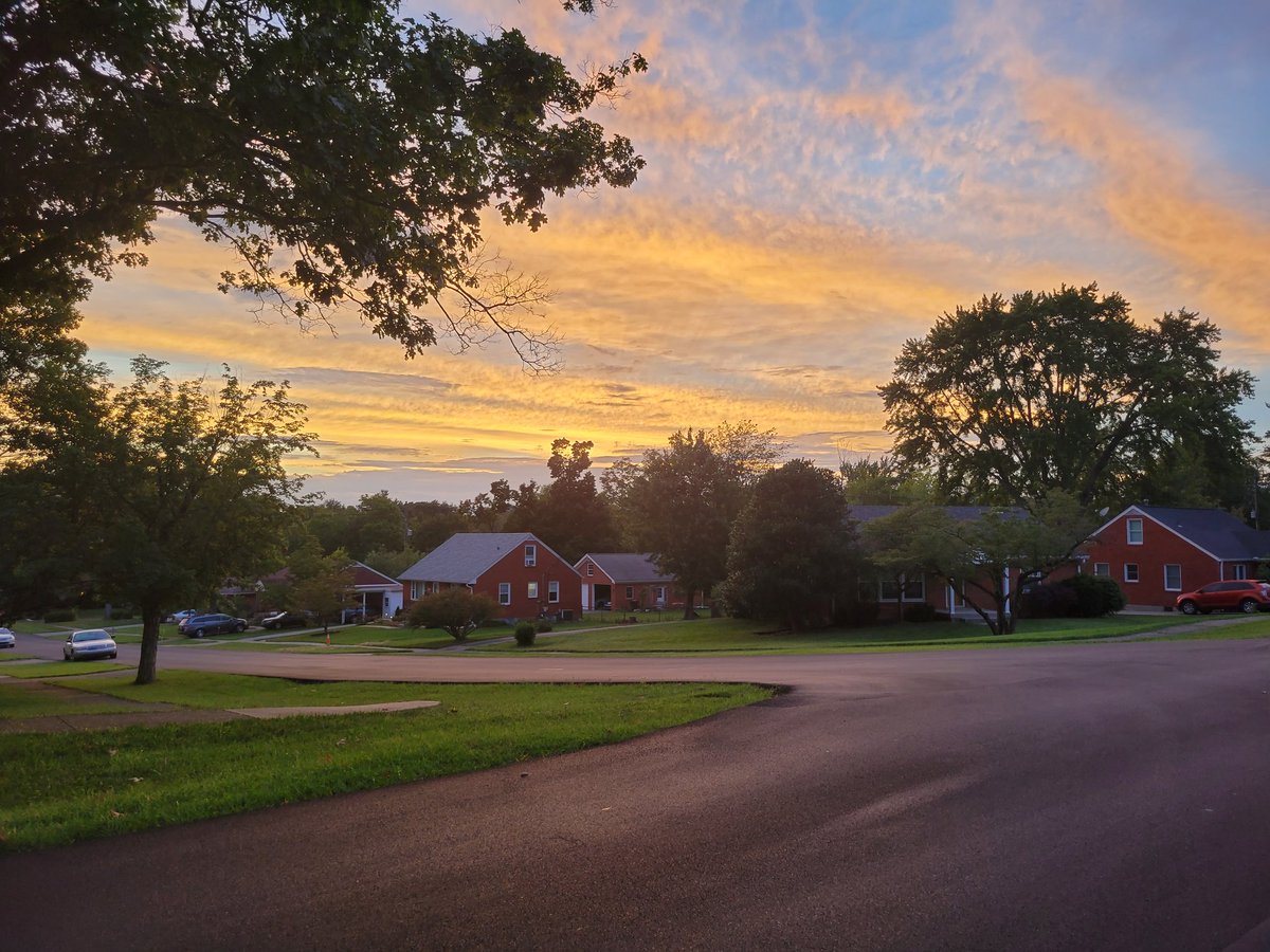 JerkFace2k15's tweet photo. @MarcWeinbergWX #Sunset in Saint Matthews https://t.co/ltPkdr7i2X