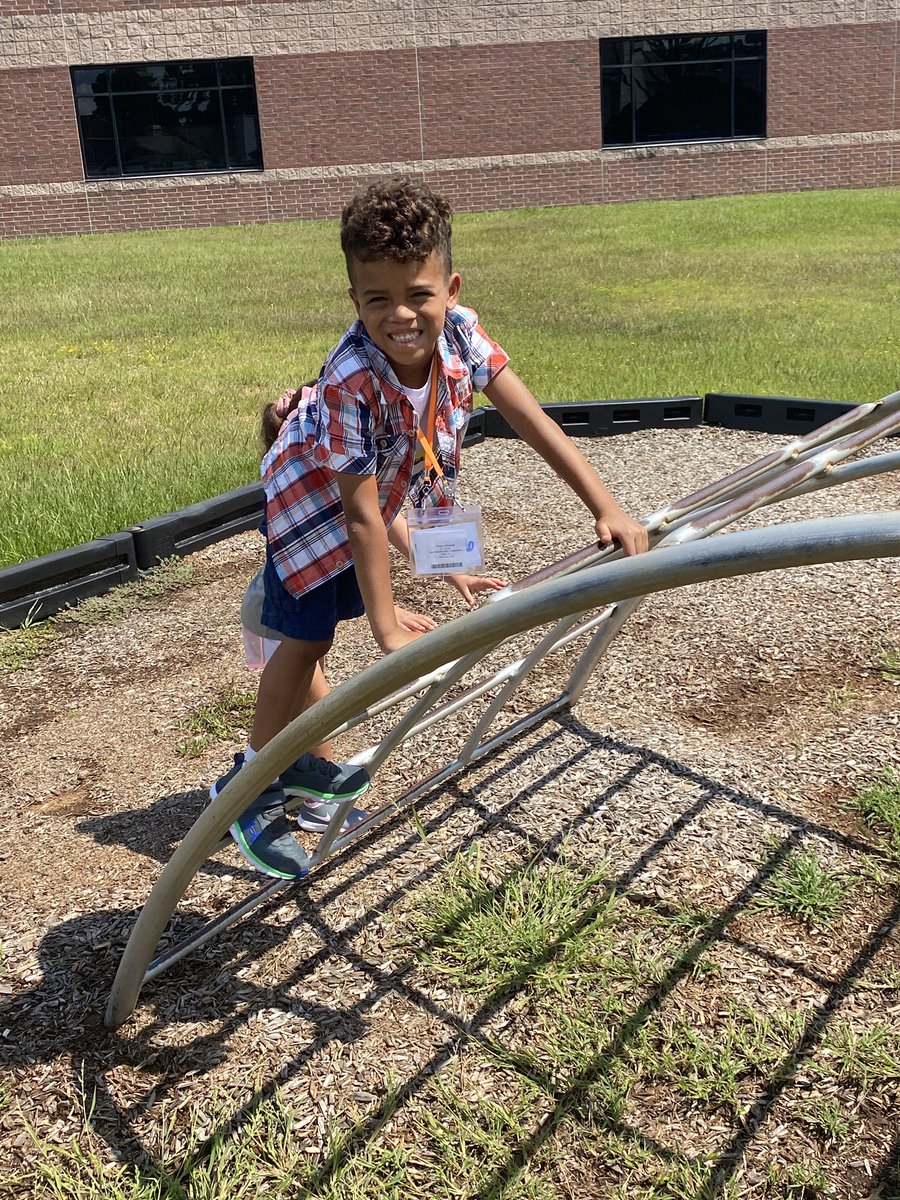 WCESKinderElder's tweet photo. We had an AMAZING first day of school today. I’m so grateful to be their teacher. #Kindergarten #BacktoSchool2021 #TomballFirstDay https://t.co/0EC9Ew9ToV