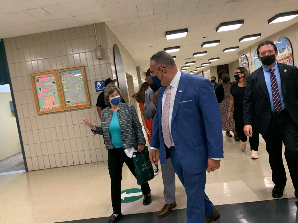 Randi Weingarten 🇺🇸 🖇️👩🎓📚 tweet media