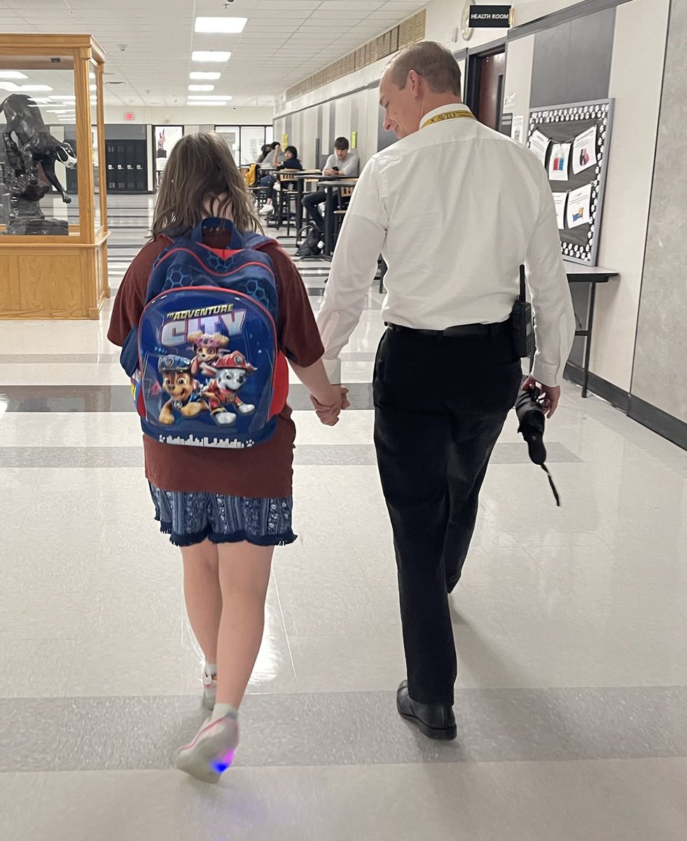 shawavlsteacher's tweet photo. When I say we have the most AMAZING administrative team I mean it! #LISDKindness #LISDallmeansall  #Cougarpride https://t.co/RGer1go095