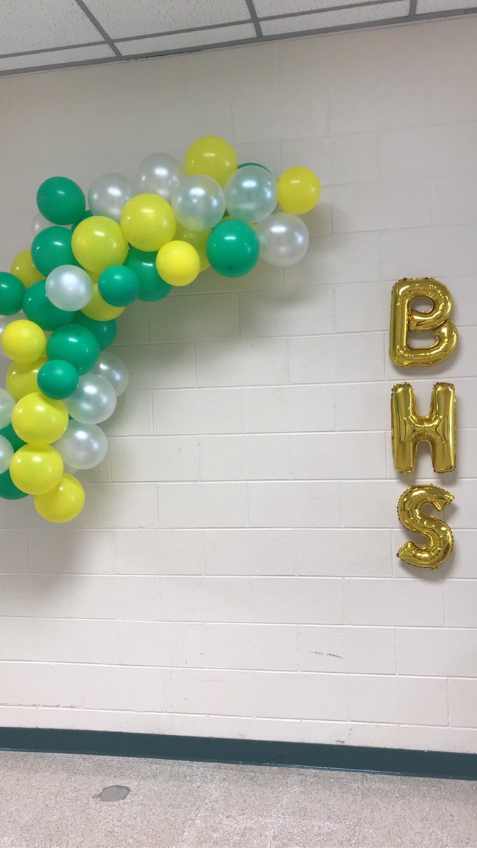 RMurphyBHS's tweet photo. Open house tonight at @bunnhs was full of parents and students eager to get back in the building! Thanks to this team of colleagues/friends who worked together to hopefully make the students feel welcomed back into the building! 💚💛 (Coach didn’t help, just posed for a picture). https://t.co/PTKzZCq9t5