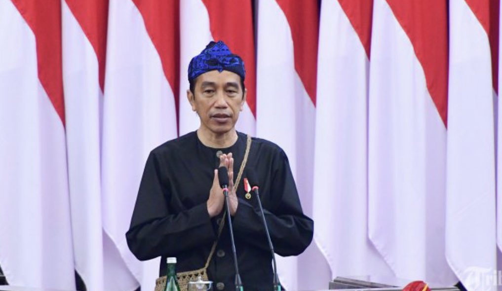 IrwanSido's tweet photo. Saya senang,bangga &amp; terharu ,karena bapak memakai pakaian adat Baduy pada acara  hari kemerdekaan Indonesia tgl 17 Agustus 2021 . Proud of you pak Jokowi 🇮🇩🇮🇩🇮🇩🇮🇩🇮🇩 https://t.co/dQ4GJzl9yY