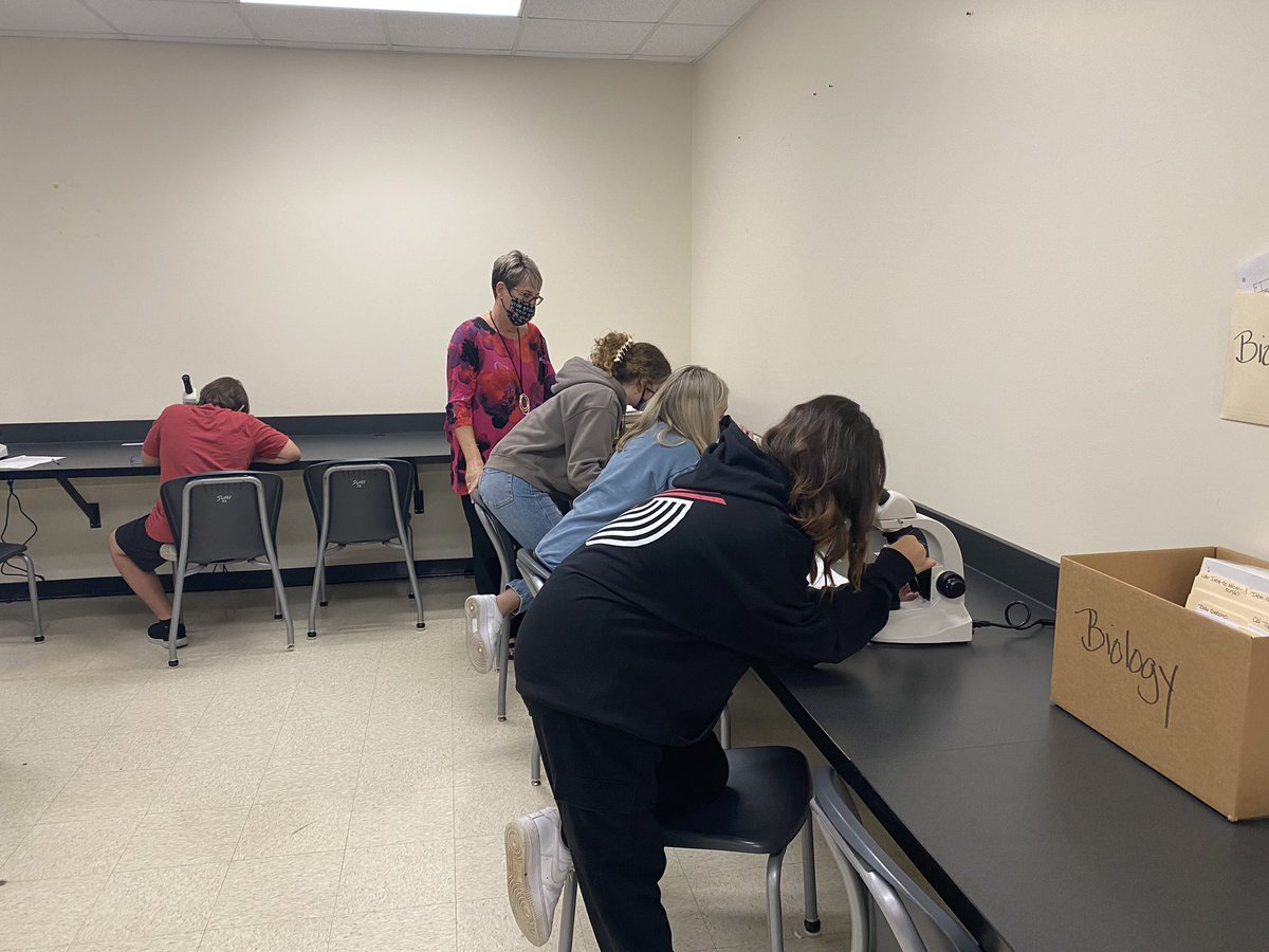 South Warren Science (@south_science) on Twitter photo Biology 1 Ss loved microscope lab today with the fabulous Martha Tudor guest teaching with <a href="/KarenBranham3/">Karen Branham</a> Biology 1 Ss loved microscope lab today with the fabulous Martha Tudor guest teaching with <a href="/KarenBranham3/">Karen Branham</a>