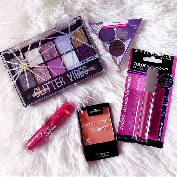 PillowTalkConfi's tweet photo. So good I had to share! Check out all the items I'm loving on @Poshmarkapp #poshmark #fashion #style #shopmycloset #kiwi #benefit #maybelline: https://t.co/wf1wUmGD7n https://t.co/T3W62nnK2d