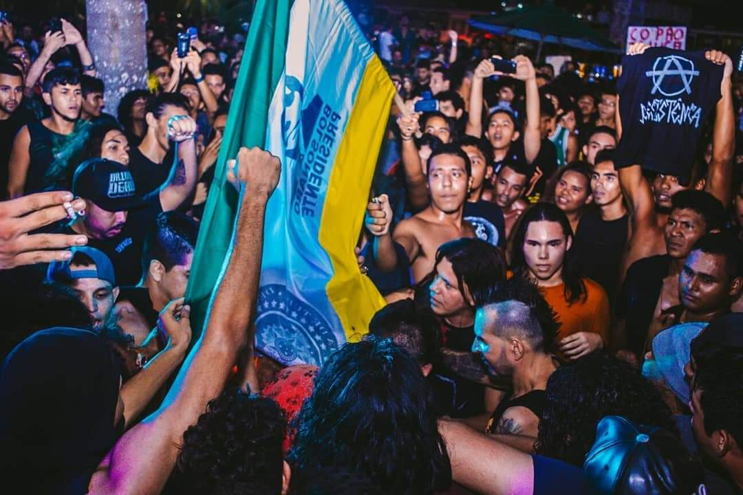 facadafest's tweet photo. Hoje completamos 2 anos de Facada 3.2. Um evento histórico de pura sinestesia. Estava presente nele? Comenta aí o que sentiu. ✊
📸 Victor Peixe

#FacadaFestLivre https://t.co/wTRKsm2ZZH