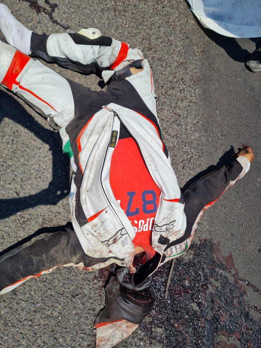stephaniagomez's tweet photo. #accidente #motociclistas #TresMarias #Cuernavaca #Morelos #ExpliciteContent #Mexico-Cuernavaca #Muertos Fotografías explicitas del accidente https://t.co/I5YHf03QGo