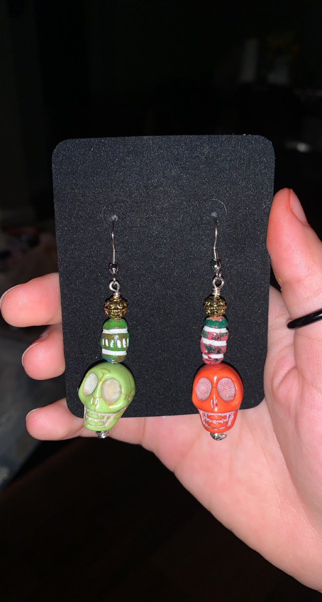 moni_katt's tweet photo. I know there’s someone out there that loves to wear funky earrings ! Check out my shop ! But for now here’s a few pics of what I’ve made 💞 (You can also hmu personally if you’re interested to purchase outside of my shop) https://t.co/kCCT2kmIkI https://t.co/BDwR4TFUhx