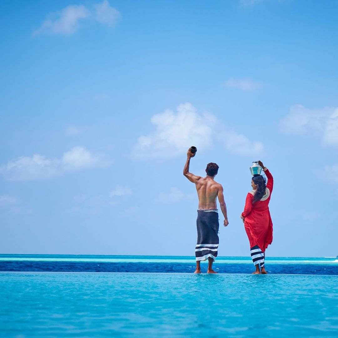 Proudly Maldivian!

🌏 @KomandooResort 

#KomandooMaldives #Maldives #islandlife #tropicalvibes #resort #travel #dreamdestination  #honeymoondestination #TrulyMaldives #beautifuldestinations #paradise #beautifulmaldives #culture #culturetrip #repost #coralglass #thinkislander
