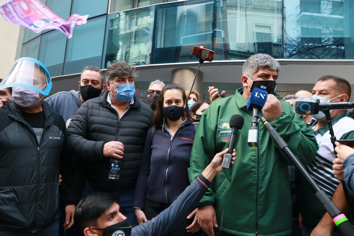 Postales de un nuevo día de lucha en defensa de los trabajadores de Garbarino. 
En esta oportunidad, codo a codo con @pablo_moyano_ok y todo el Sindicato de Camioneros.
#unidaddelostrabajadores