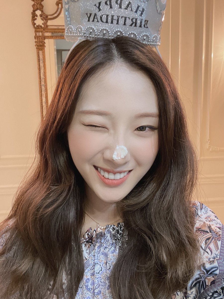 haseulsloops's tweet photo. IT’S THE BIRTHDAY GIRL https://t.co/xyl3VNKrG1