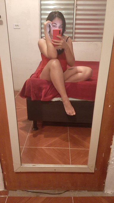 Hoje est&aacute; calor ou eu que estou quente? 😈🤔 https://t.co/DjHbMtAUjs