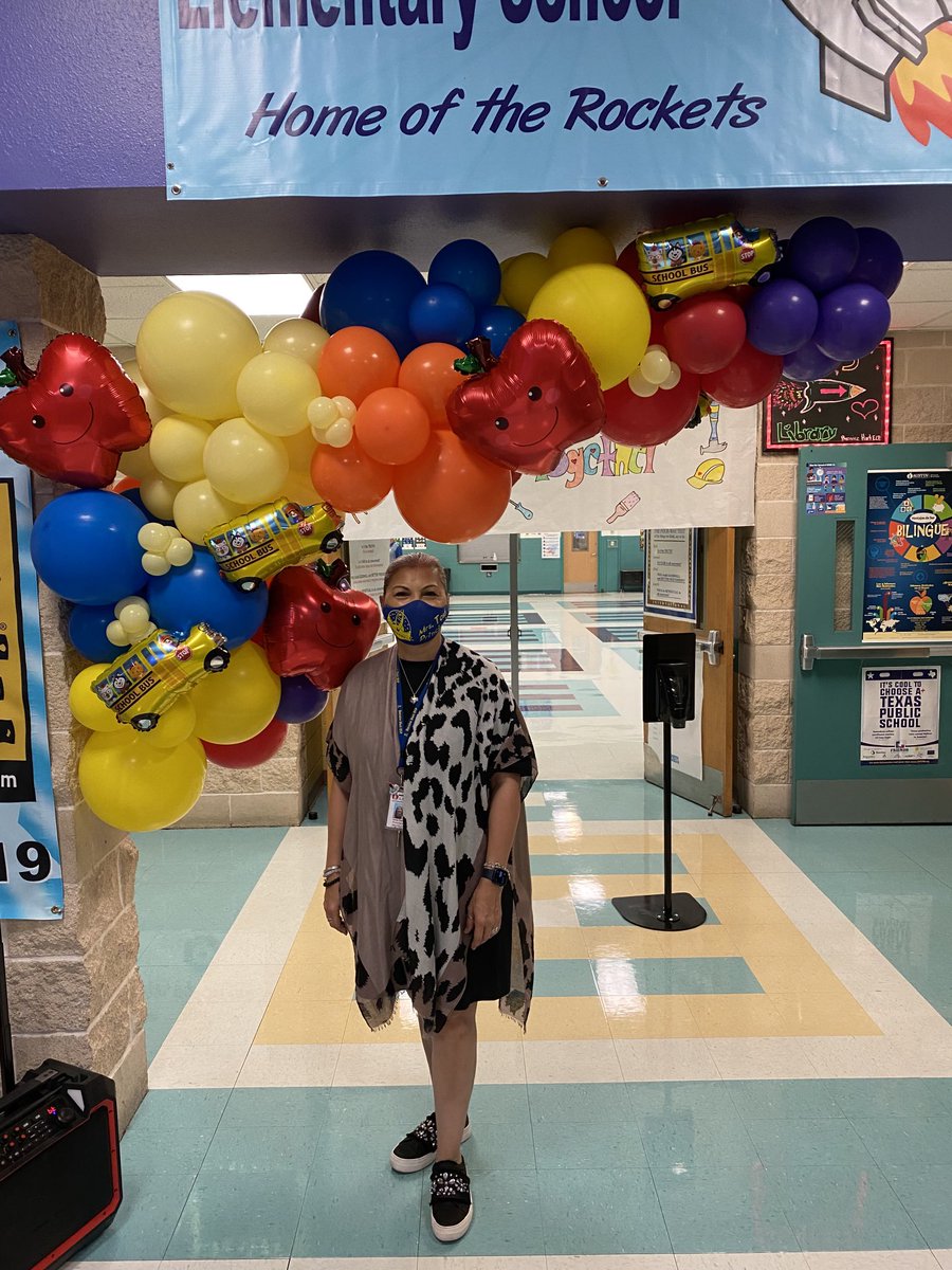 HARTROCKETS1's tweet photo. Excited and ready for day one of SY21-22 ❤️🚀 Living the #principallife and loving it!! Bernice Hart Elementary is the best!!!  🏫  #aisdproud #1stdayofschool ⁦@AustinISDsupt⁩ https://t.co/DoLyPRkTrm