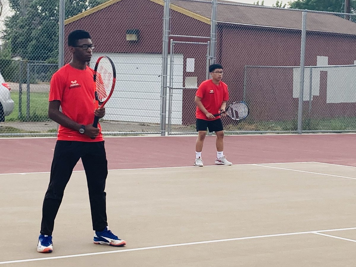 Boys tennis with a great win tonight vs. conference foe Northglenn to kick off the season. Back at it Friday at the Tim Moore Classic at Eaglecrest. Still time to join the team! @RangeviewAthle1