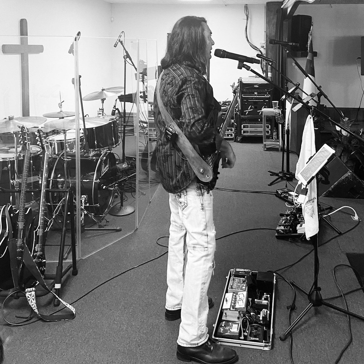 morristrio's tweet photo. A sneaky shot of Lenwood doing his thing — singing high and playing low.

#music #christianmusic #radio #christianradio #worship #tenor #bassguitar #trio #tour #singing #guitar #drums #keyboard https://t.co/deKg9USpoN