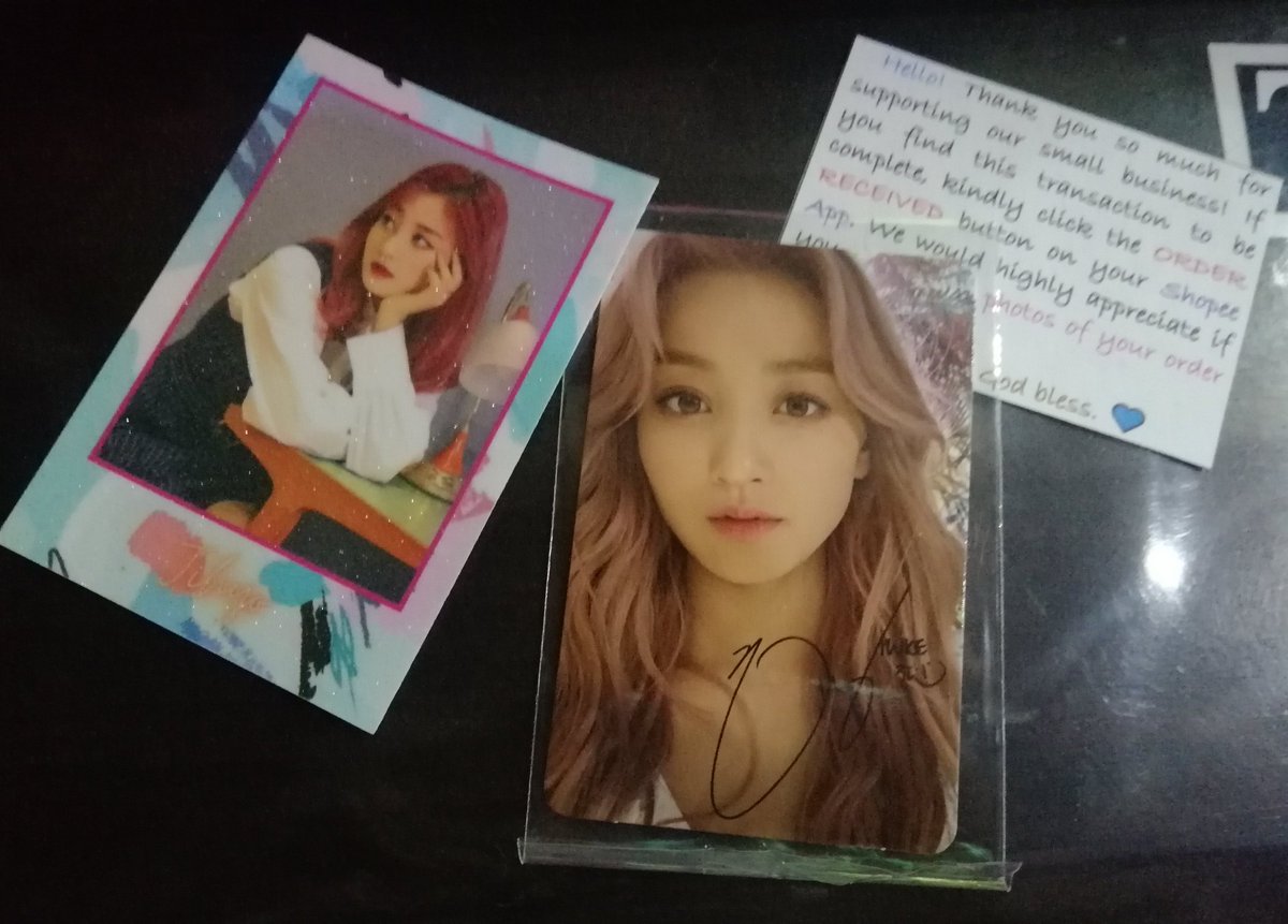leafarqt's tweet photo. jihyo signed came home!! :))

#leafarqtmail https://t.co/SQE67EG1G8