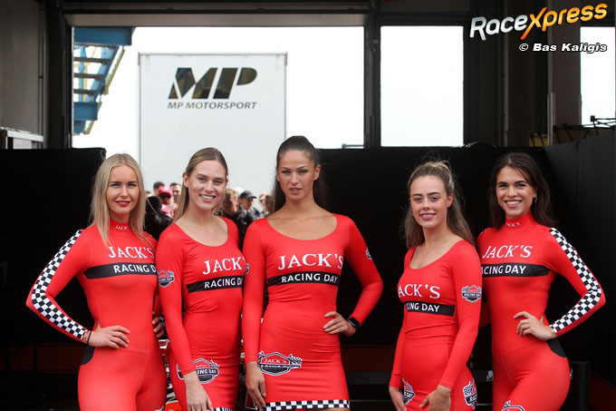 Bringing back grid girls! VIDEO: de Grid Girls van de Jack's Racing Days TT-circuit Assen: youtu.be/raVM53ePnbQ via <a href="/YouTube/">YouTube</a> 

<a href="/ttcircuitassen/">TT Circuit Assen</a> <a href="/mpmotorsport_/">Mp</a> #gridgirls #F1