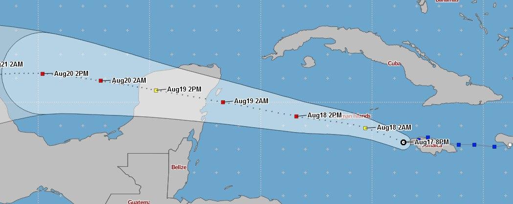 radio_cubana's tweet photo. Imagen infrarroja y cono de trayectoria de la #TTGrace, de las 10:10 pm por el parte de @cnp_insmet_cuba en su canal de #Telegram. 🌀☂️🌊⛈🇨🇺 https://t.co/oT6gXi61uR