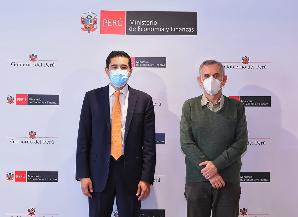 MEF_Peru's tweet photo. Ministro @pedrofrancke se reunió con el vicepresidente de países de @el_BID, Richard Martínez, para continuar fortaleciendo la cooperación técnica y financiera en temas como salud, educación y transporte, entre otros, en línea con las prioridades del Gobierno. https://t.co/3j7Cq7eT55