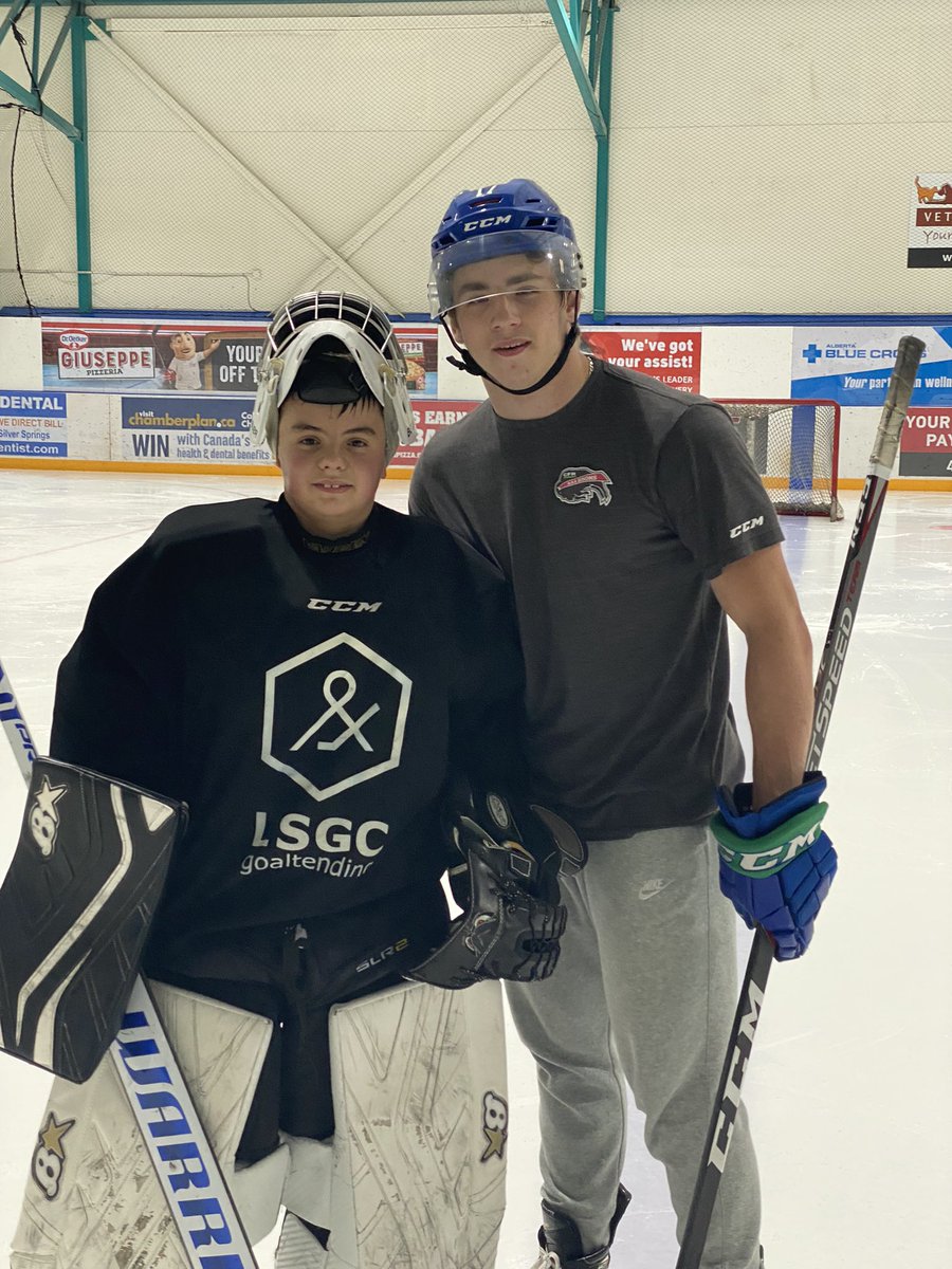 When you go to training and meet another #t1dwarrior!! Nice to finally meet <a href="/SCBroncos/">Swift Current Broncos</a> <a href="/davejd11/">Josh Davies</a> tonight